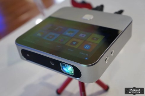 ZTE Spro 2, prise en main du projecteur 4G LTE sous Android