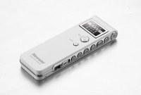 RV30, le nouveau baladeur MP3 / dictaphone de Newsmy
