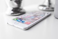 Elle remplace sa batterie dans une boutique non agréée, son iPhone explose