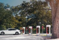 Tesla : l'application indique enfin les Superchargeurs à proximité