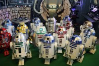 Star Wars : ces passionnés passent leur temps libre à construire des R2-D2 grandeur...
