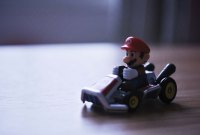 Grâce à la direction assistée, une petite fille touchée par un AVC peut enfin jouer à Mario Kart 8