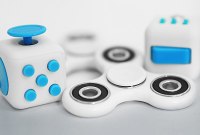 Entre de bonnes mains, les fidget spinners savent aussi faire de la musique