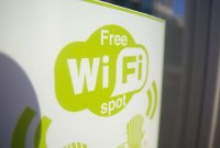 Vous ne lisez pas les CGU des réseaux Wi-Fi ? Vous pourriez récurer des...