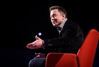 Après les lance-flammes, Elon Musk veut nous vendre des LEGO en pierre