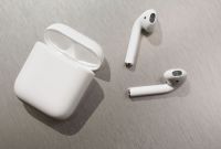 Il récupère son AirPod tombé de sa fenêtre en bricolant une perche magnétique