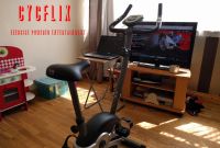 Vous voulez regarder Netflix ? Ce vélo d'appartement vous oblige à faire du sport...