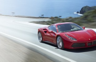 Ferrari veut sortir une supercar électrique avant le Roadster de Tesla