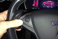 L'objet stupide du jour : il fait croire à l'Autopilote de Tesla que vous avez les mains sur le volant