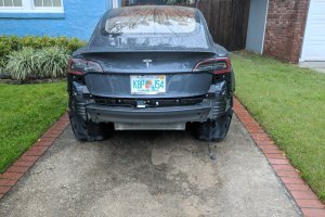 Tesla : le pare-choc de la Model 3 fragilisé par la pluie ?
