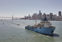 « Continent de plastique » : un bateau tire un piège géant pour nettoyer...