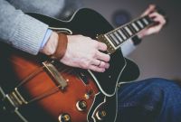 Cybersécurité, guitare, neuroplasticité : apprenez les bases facilement avec ces formations en ligne