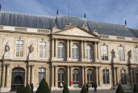 Wikimédia France vous demande de l'aide pour envoyer des wikipédiens dans des institutions culturelles