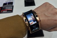 Nubia Alpha : on a essayé la montre smartphone la plus bizarre du MWC
