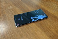 Samsung voulait cacher le trou à l'avant de ses Galaxy S10 : Internet en...