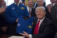 Donald Trump accepte une rallonge de 1,6 milliard de dollars pour le retour des...