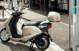 Test eccity125 : le scooter électrique ultra-rapide à éviter