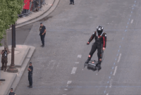 Le FlyBoard Air qui a fait le show le 14 juillet est-il vraiment utile...