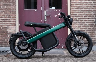 Ce nouveau deux-roues électrique émet un bruit artificiel futuriste pour être « bien entendu...