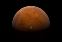La Lune côtoie Mars dans le ciel ce lundi : il faudra se lever...