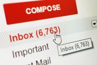 Riposte graduée : la Hadopi envoie de moins en moins de mails d'avertissement