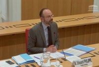 Coronavirus : Édouard Philippe affirme que la France ne « travaille pas » sur...