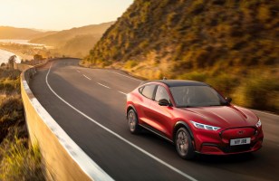Pourquoi Ford a raison de copier Tesla pour les mises à jour du Mach-E