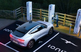 Le SUV Mustang Mach-E de Ford passera de 10 à 80 % de charge...