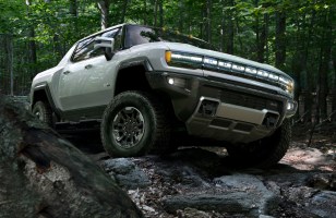 Le nouveau Hummer 100 % électrique incarne la démesure américaine