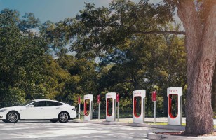 Tesla : l'application indique enfin les Superchargeurs à proximité