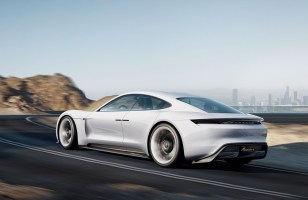 Autrefois très agressif, Porsche estime désormais que le parcours de Tesla est « stupéfiant...