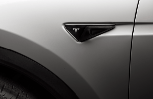 Tesla rêve que ses clients puissent faire accourir un technicien en deux clics avec...