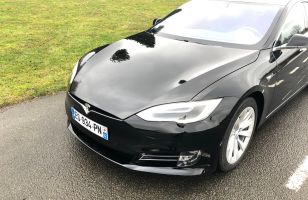 Tesla teste une Model S équipée de sept sièges