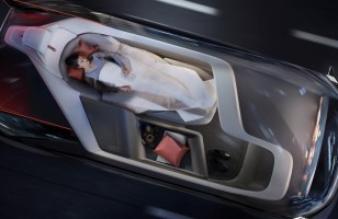 Volvo présente sa concept-car 360c censée concurrencer... les avions