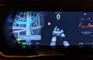 Que voit vraiment l'Autopilote des Tesla ? Cette vidéo à 360° nous donne un...