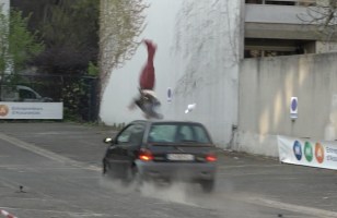 On a assisté à un crash-test entre voiture et trottinette électrique : sans surprise,...
