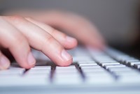 Comment signaler un site antisémite ? Pas comme Gérald Darmanin