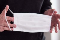 Non, cette nouvelle recommandation ne dit pas que les masques en tissu ne servent...