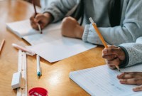 « Il y a urgence » : le protocole sanitaire renforcé dans les écoles...