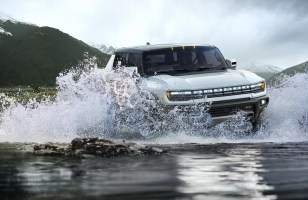 Pourquoi le tout premier Hummer électrique a-t-il été vendu 2,5 millions de dollars ?