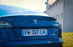 Tesla devrait encore modifier son programme de parrainage pour faire des économies
