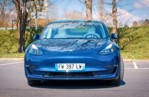 On a laissé la Tesla Model 3 conduire (presque) seule entre Paris et Douai