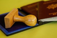 Plateformes saturées, mal traduites : la dématérialisation précarise les étrangers en situation régulière