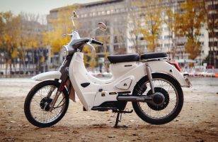 Test du Motron Cubertino : un scooter électrique à moins de 2 000 euros,...