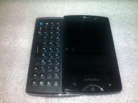 Des photos du successeur du Sony Ericsson Xperia X10 Mini Pro