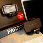 Présentation du Parrot Minikit Smart, un support mains-libres et chargeur