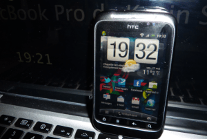Retour vers le futur ? L’horloge sur les téléphones HTC est décalée de quelques minutes !