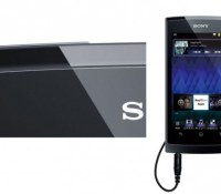 A gauche : l'image montrée sur le Facebook de Sony Ericsson A droite : le Walkman de Sony