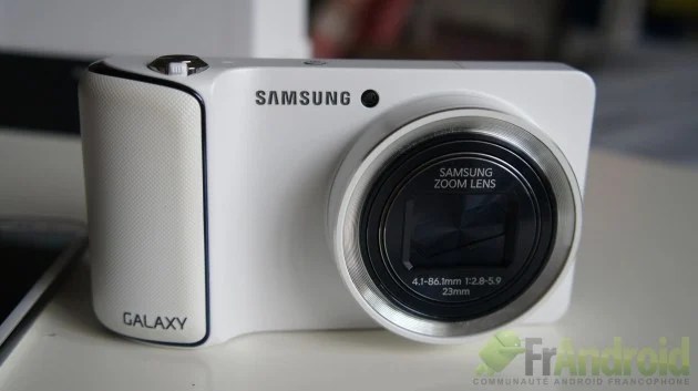 Premier modèle de la Samsung Galaxy Camera, un appareil photo numérique sous Android
