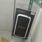 Un bumper blanc pour le Nexus 4 se dévoile dans une boutique VideoTron à Montréal